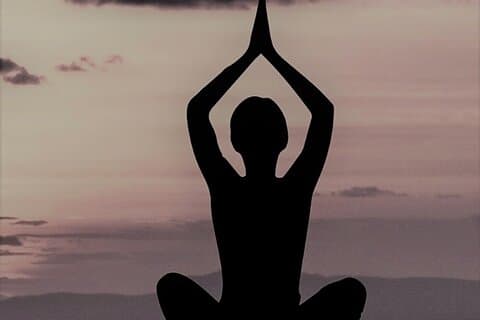 Yoga/Pranayama/Meditasjonsøkt med en sertifisert guru i Mysore