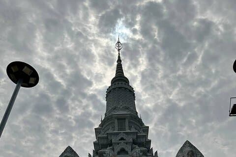 Oudong Mountain History and Pagoda Tour