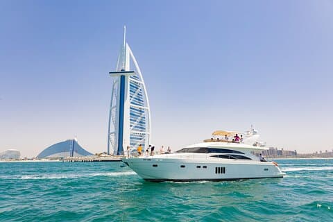 Luxury Yacht Cruise and Dine in Dubai