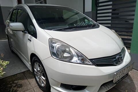 Taxi Vom Flughafen Colombo nach Kandy Mit Taxi 2 bis 6 Personen.