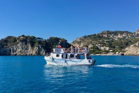 シュノーケリング付きボートトリップIsola Bella