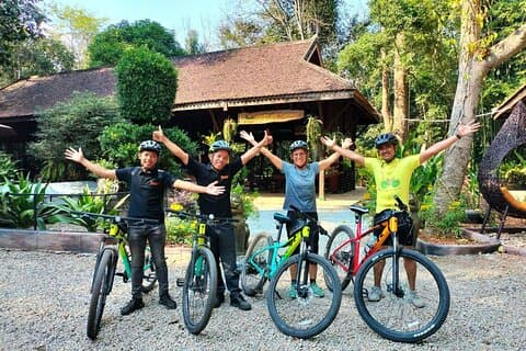 Excursão de bicicleta de meio dia no Parque Angkor