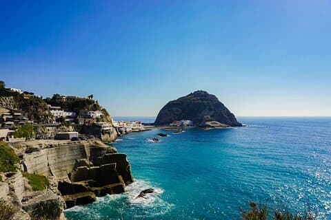 Ganztägige private Tour durch Ischia mit der Luxusyacht