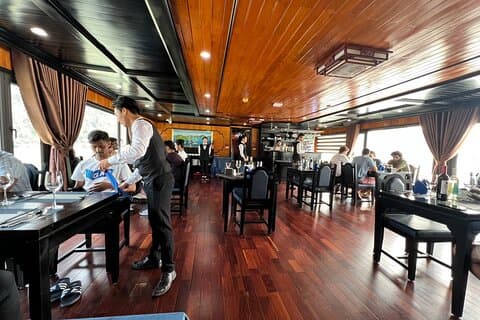 HaLong - LanHa Bay 2 netter med La Pandora Boutique Cruises