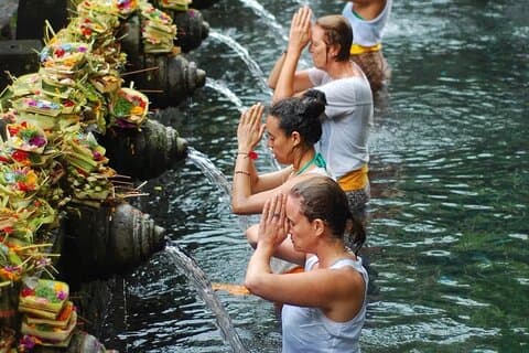 Tour di Ubud - Guarigione balinese da parte dello sciamano e autopurificazione