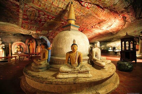 Lufthavn til Pinawala, Dambula, Sigiriya, Kandy Drop til Nuwaraeliya