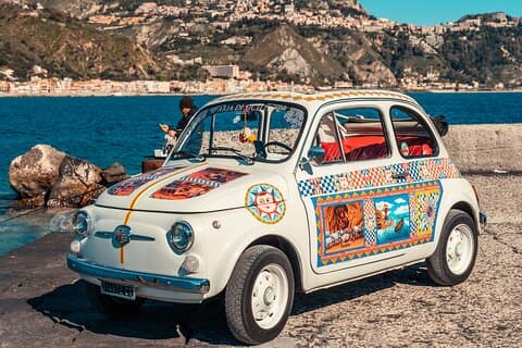Tour privado de Taormina y La Dolce Vita con el 500