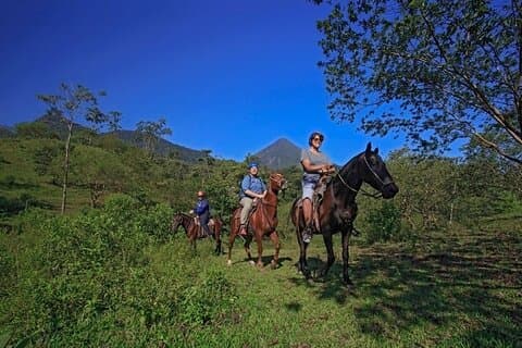 Tour de Medio Día y Cabalgata a la Catarata La Fortuna