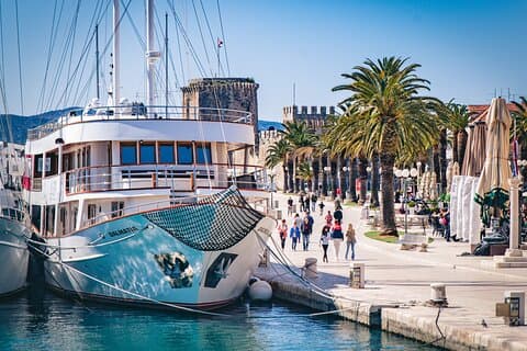 Tour privado a pie por Trogir y degustación de vinos Kaštela - desde Split