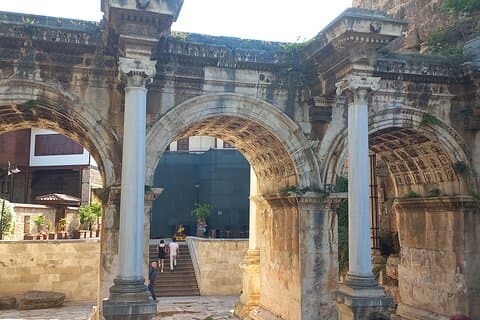 Rejser til Antalya City: Historie, vandfald og gamleby charme