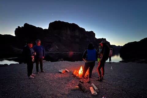 Moonlight Kayak Tour – Sunset Paddle, Neon Lights og Shuttle alternativ