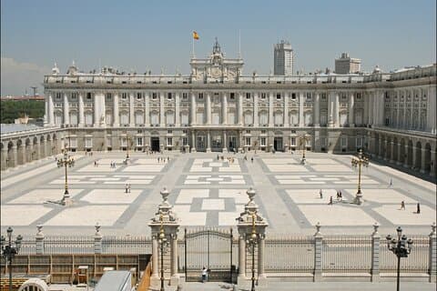 Bezoek met gids aan het Koninklijk Paleis van Madrid in het Spaans