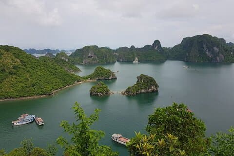 Halong Bay Shore Excursion: Full Day Cruise Tour from Cruise Port