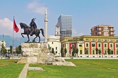 Tirana en Mount Dajti-dagtour