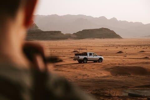 Heldags Jeep-tur i Wadi Rum med overnatning
