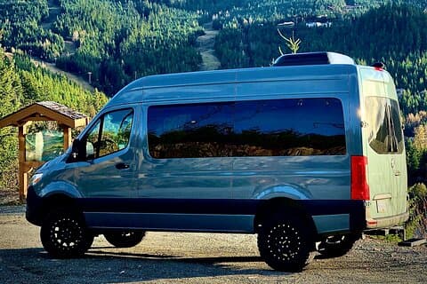 Private Whistler to YVR – 4x4 Vans for Up to 8 | Award-Winning