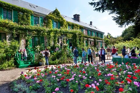 Giverny Monet’s Home and Gardens Half Day Tour from Paris