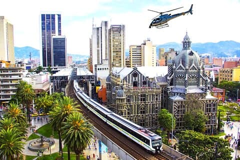 Privat tur: Helikopterfly + Graffiti-tur + Pablo-tur Medellin