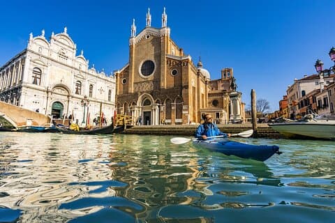 Tour culturale in kayak: alla scoperta dei canali della città