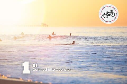 Clases de surf y experiencia de alquiler de bicicletas