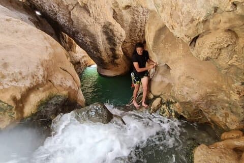 Randonnée et baignade privées Wadi Shab - Gouffre - Excursion d'une journée à Fins Beach