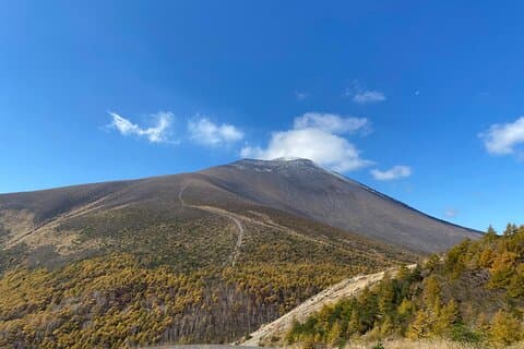 Trekking op de berg Asama met een prachtig uitzicht