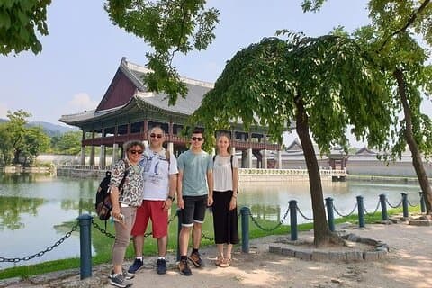 Tour privato a piedi personalizzato di Seoul con una guida (tour privato)