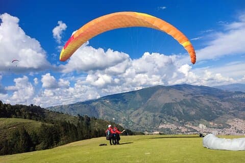 Flyv paragliding i Medellín med privat transport