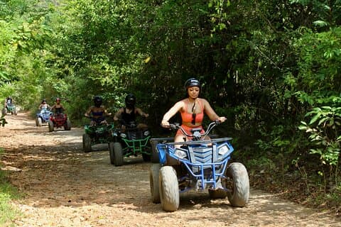 ATV, Zipline, Dunn's River, Bamboo Rafting & Horseback i Jamaica