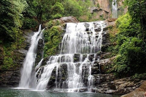 Nauyaca Wasserfall & Monkey Mangrove Ganztagestour