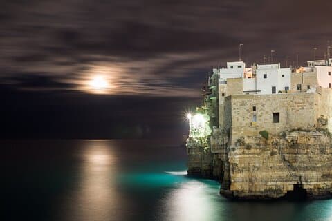 Private 2h night boat tour to the Polignano a Mare Caves