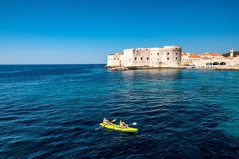 Aluguel de caiaque em Dubrovnik na praia de Banje