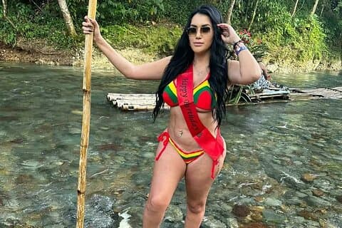 Massage des mains et des pieds au calcaire de bambou rafting de Montego Bay