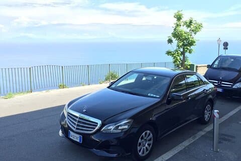 ソレントからナポリへの車での専用送迎