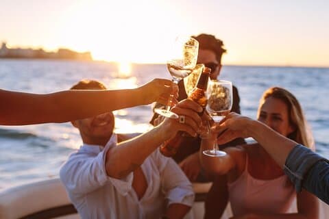 Croisière privée VIP en yacht au coucher du soleil sur la côte amalfitaine avec apéritif