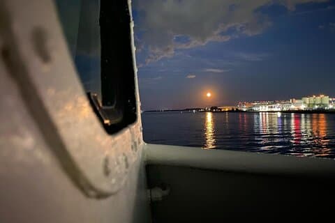 Tour in crociera della luna piena di Boston