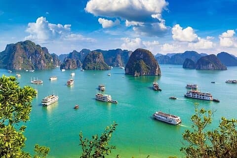 Incredibile crociera di 2 giorni nella baia di Halong con partenza dal porto di Tuan Chau