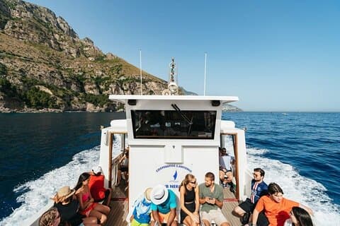 Amalfikysten delt cruise fra Sorrento/Nerano
