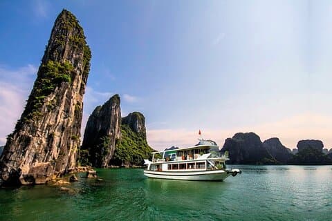 Excursion d'une journée de luxe à Halong avec un petit groupe en bateau au départ de Hanoi