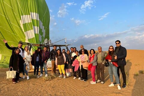 Dubai: tour in mongolfiera all'alba con pick n drop