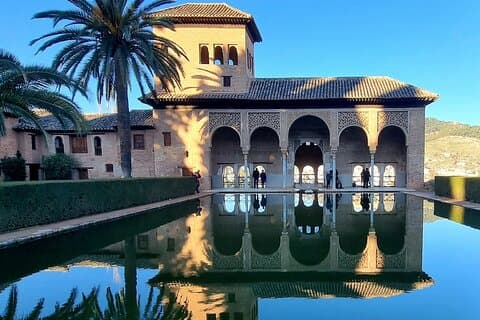 Private Tour durch die Alhambra und Granada ab Sevilla