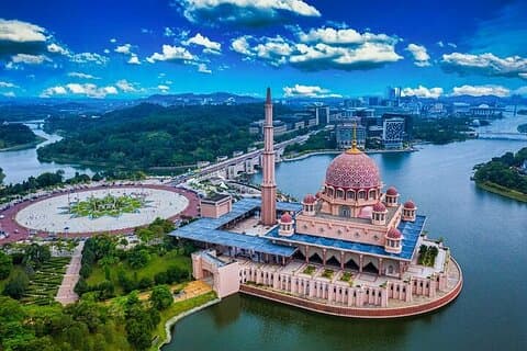 A excursão a Putrajaya saindo de Kuala Lumpur inclui as cavernas de Batu