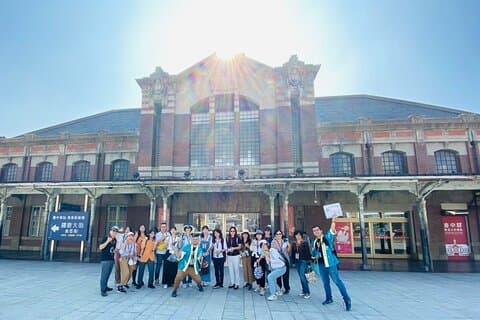 Guided Historical Tour in Taichung with Suncake DIY Experience