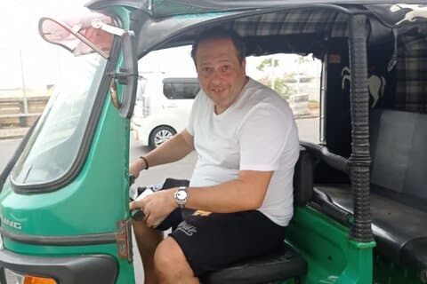 Tour in tuk tuk dal terminal passeggeri del porto di Colombo alla città.