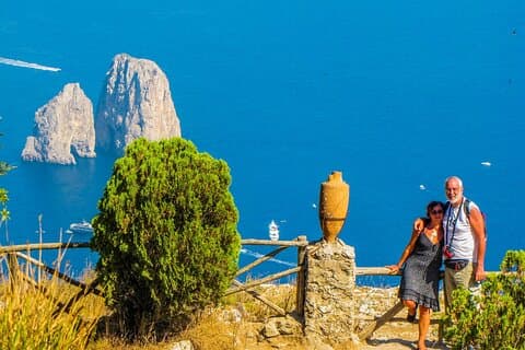 Affascinanti storie d'amore del tour a piedi di Capri
