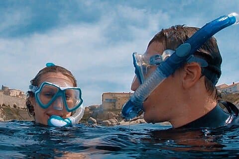 Båttur och snorkling i Calvibukten