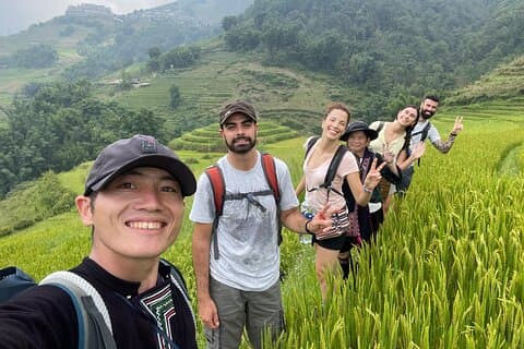 Trekking privado pelos campos de arroz em terraços em Sapa