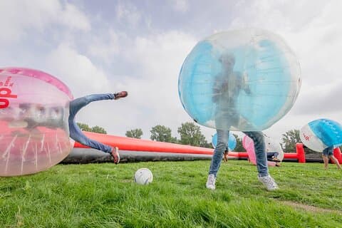 Bubbelvoetbal in Weesp – Hilarische actie bij UP Events!