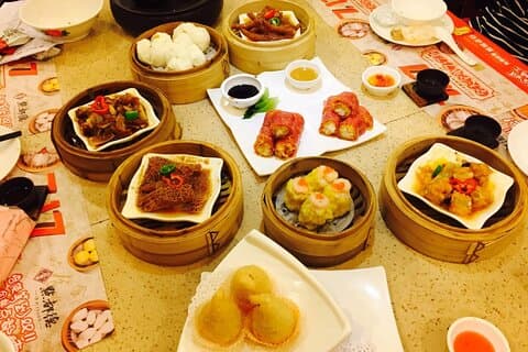 Excursão gastronômica privada em Guangzhou Yumcha e mercado de alimentos local explorar