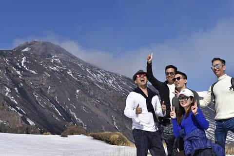 Le gemme nascoste dell'Etna - Trekking Valle Bove e tunnel di lava con attrezzatura